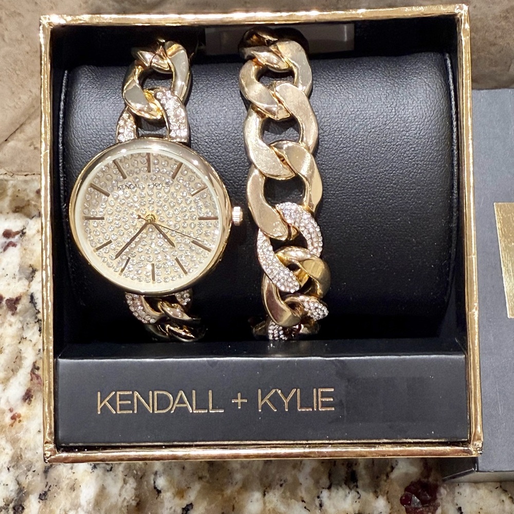 NEW IN BOX Kendall + Kylie Beautiful Watch And Bracelet Set - Love all the bling